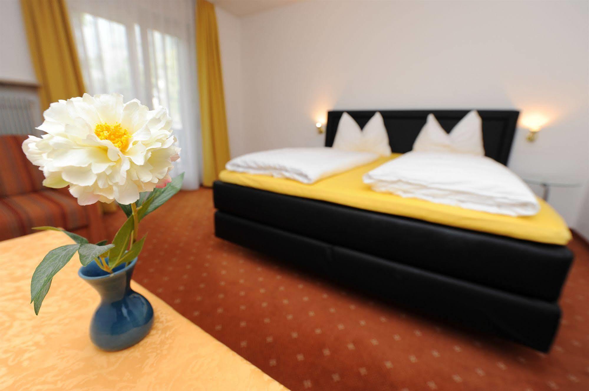 Hotel Pension Schweitzer Silandro Exteriér fotografie