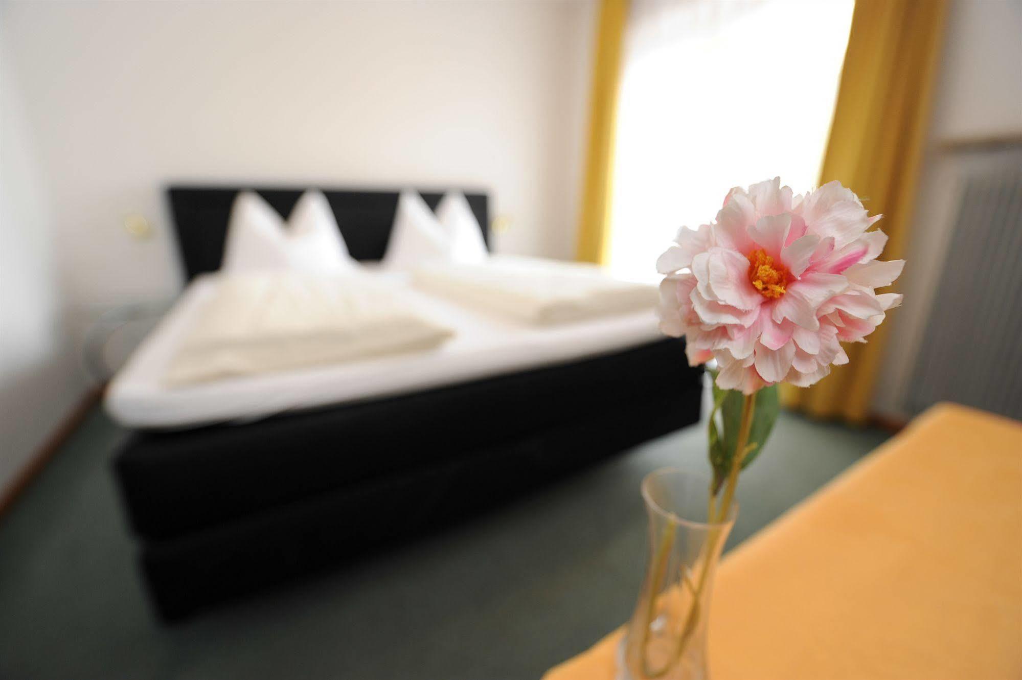 Hotel Pension Schweitzer Silandro Exteriér fotografie