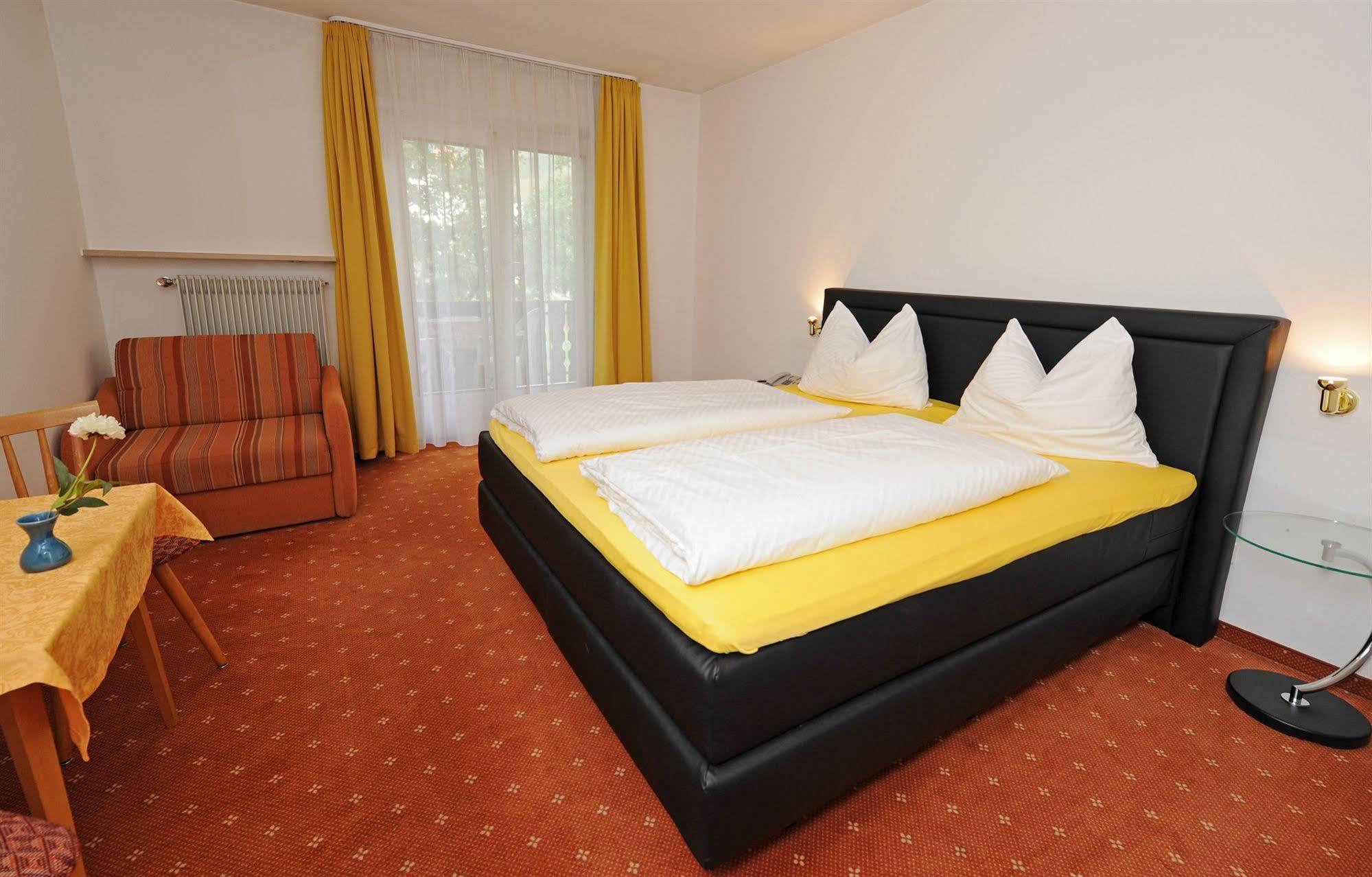 Hotel Pension Schweitzer Silandro Exteriér fotografie